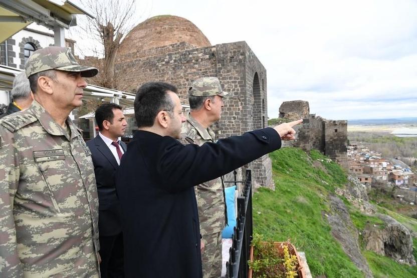 Orgeneral Hulusi Akar Diyarbakır ve Batmanı ziyaret etti