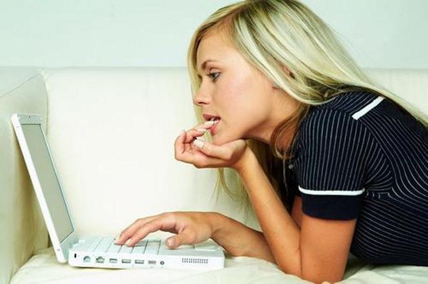 Webcam üzerinden yapılan erotik sohbetlerin aylık kazancı şaşırttı
