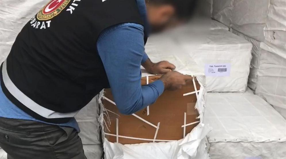 İstanbulda 18 milyon gümrük kaçağı hap ele geçirildi