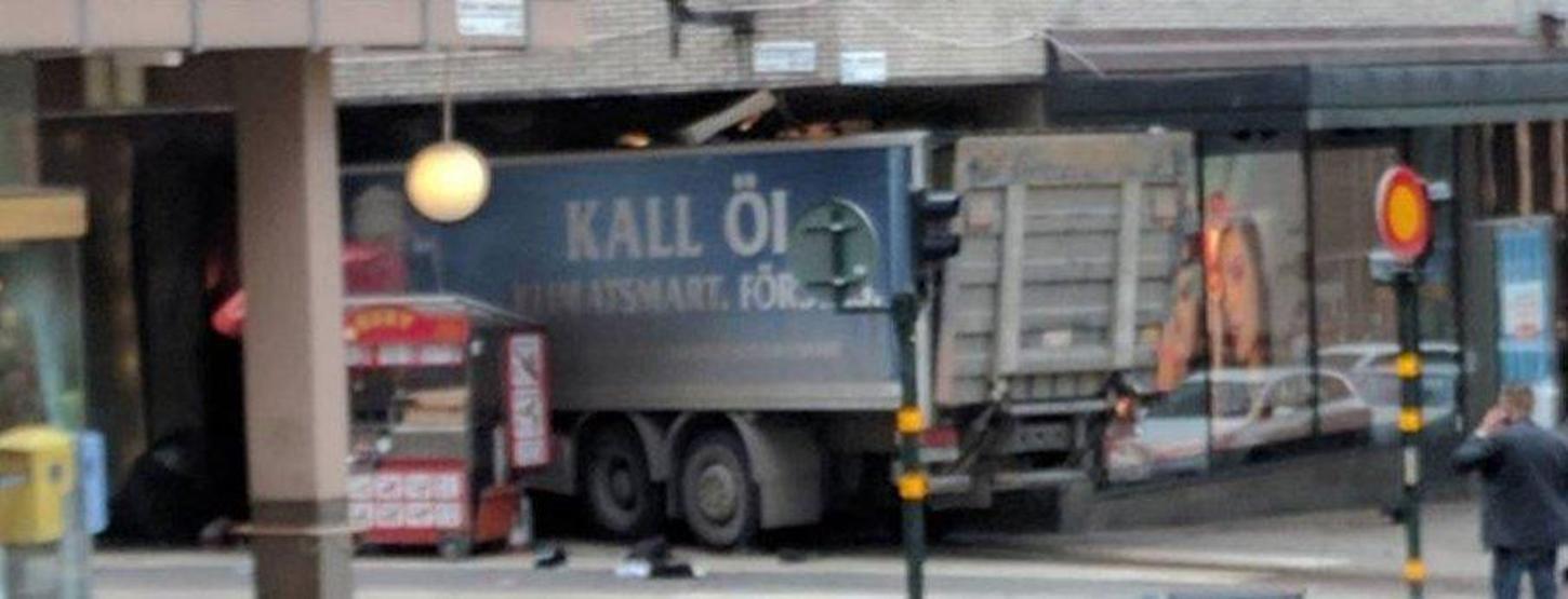 İsveçteki kamyon saldırısından ilk kareler