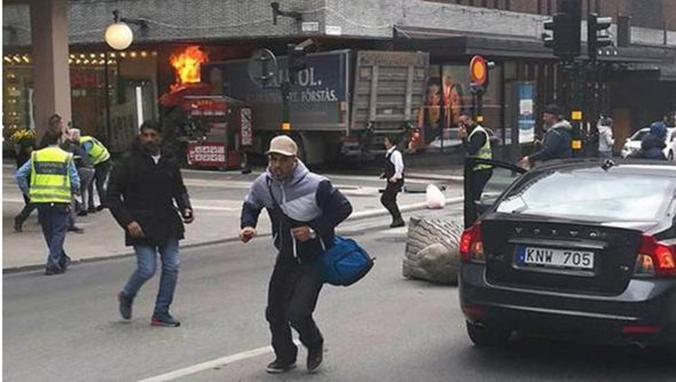İsveçteki kamyon saldırısından ilk kareler