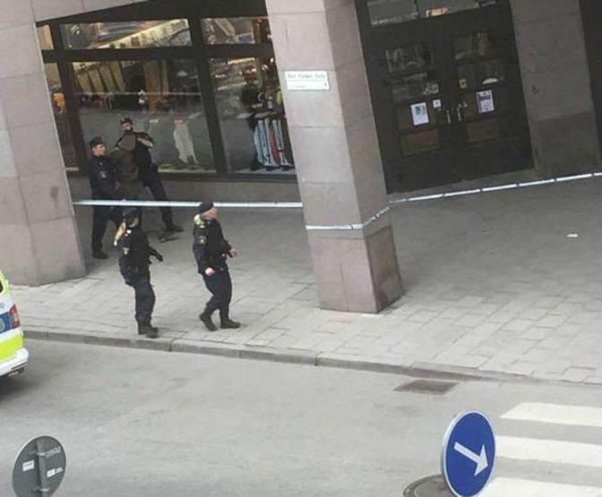 İsveçteki kamyon saldırısından ilk kareler