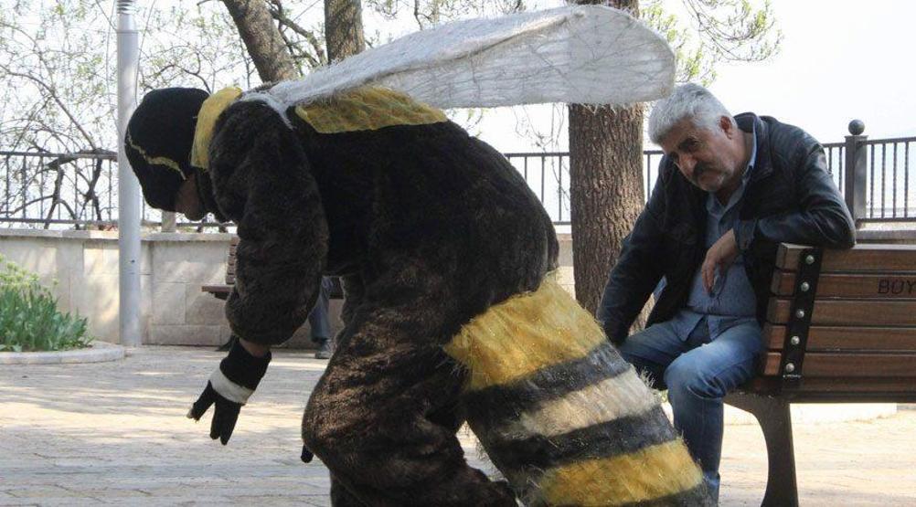 Arı adam her yerde Canan Karatayı arıyor