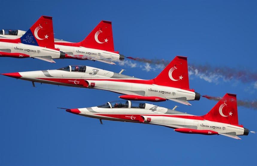Türk Yıldızlarından Şanlıurfada nefes kesen gösteri