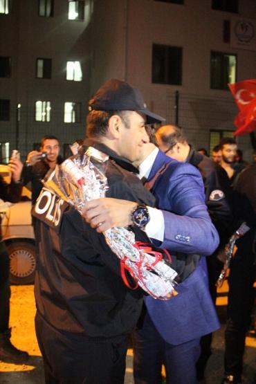 Polis kavga var ihbarı üzerine geldi, sürprizle şaşırdı
