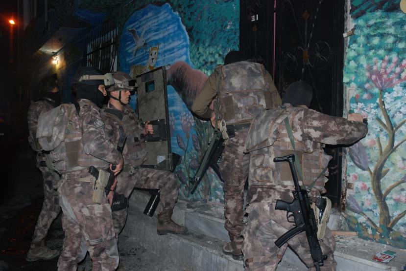 İstanbulda torbacılara şafak operasyonu: 25 kişi gözaltında
