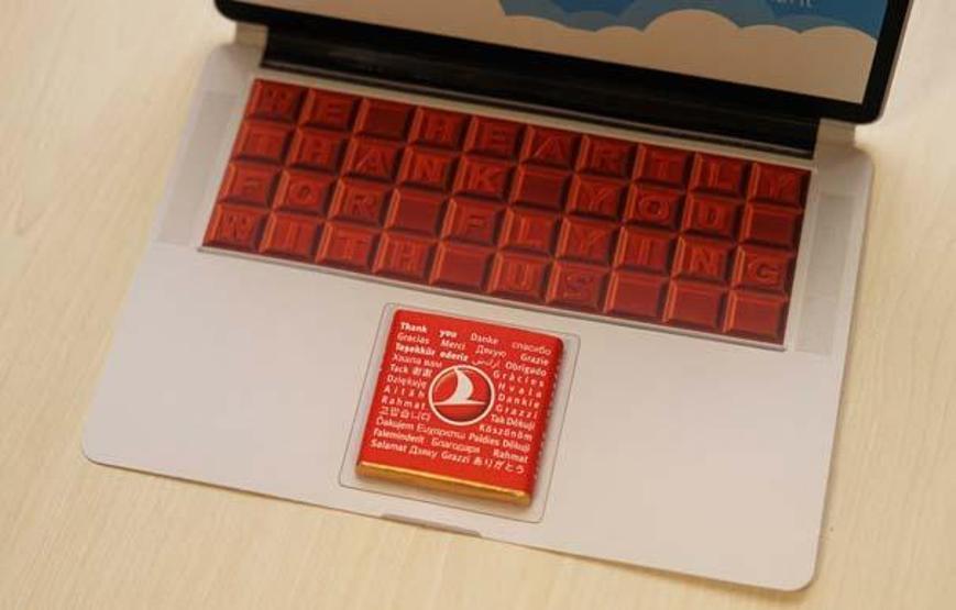 THYden yolculara laptop çikolata sürprizi