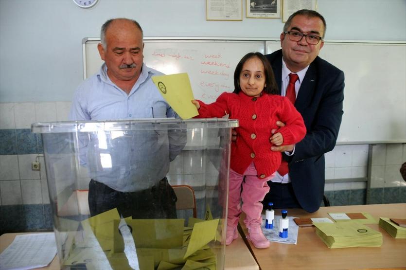 Türkiyenin en kısa boylu kadını oyunu kullandı