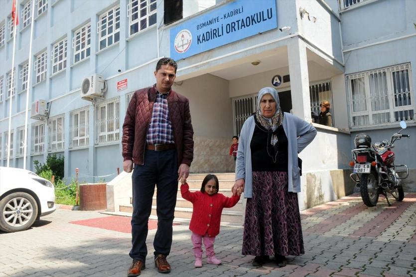 Türkiyenin en kısa boylu kadını oyunu kullandı