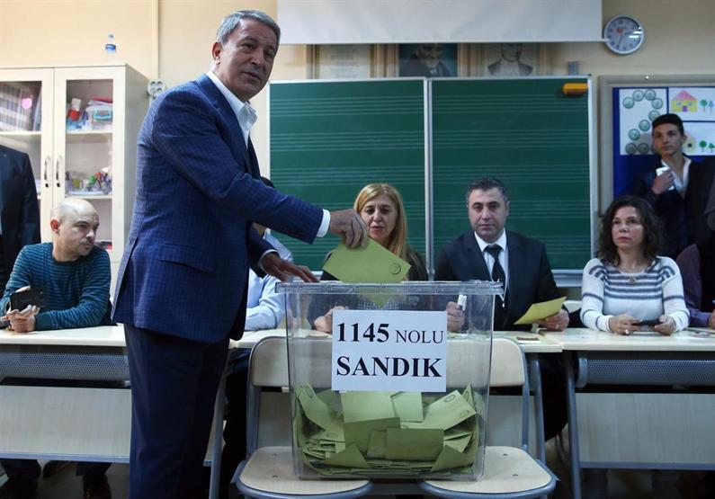 Genelkurmay Başkanı Orgeneral Akar oyunu kullandı