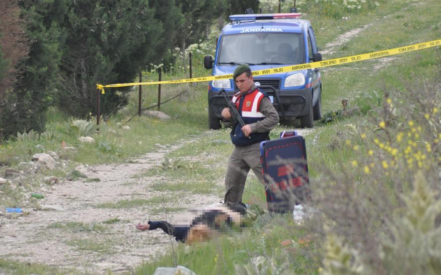 Denizlide yol kenarında kadın cesedi bulundu