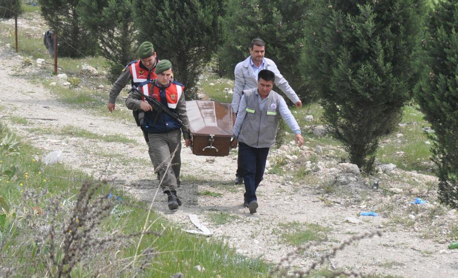 Denizlide yol kenarında kadın cesedi bulundu