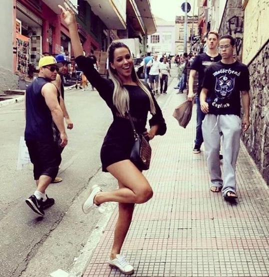 Denise Buenonun olay yaratan fotoğrafları