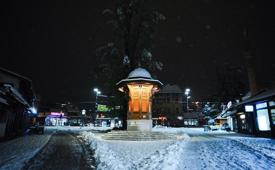 Saraybosna nisan ayında bembeyaz oldu