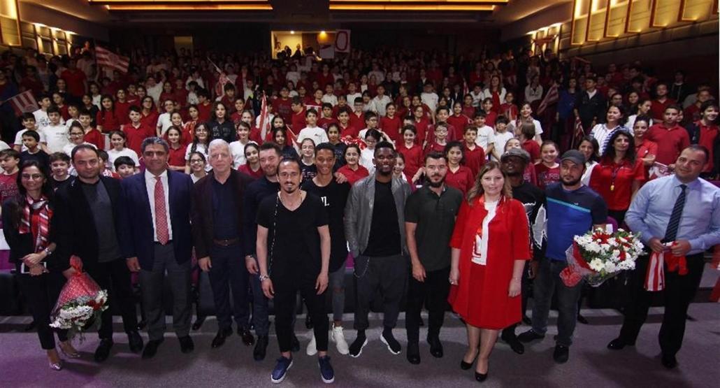Samuel Etoo geleceğin yıldızını açıkladı