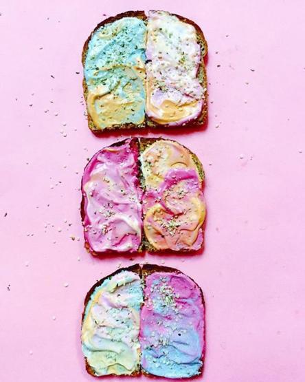 Yeni moda: Denizkızı temalı tost ekmekleri