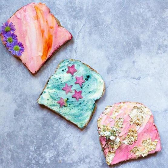 Yeni moda: Denizkızı temalı tost ekmekleri