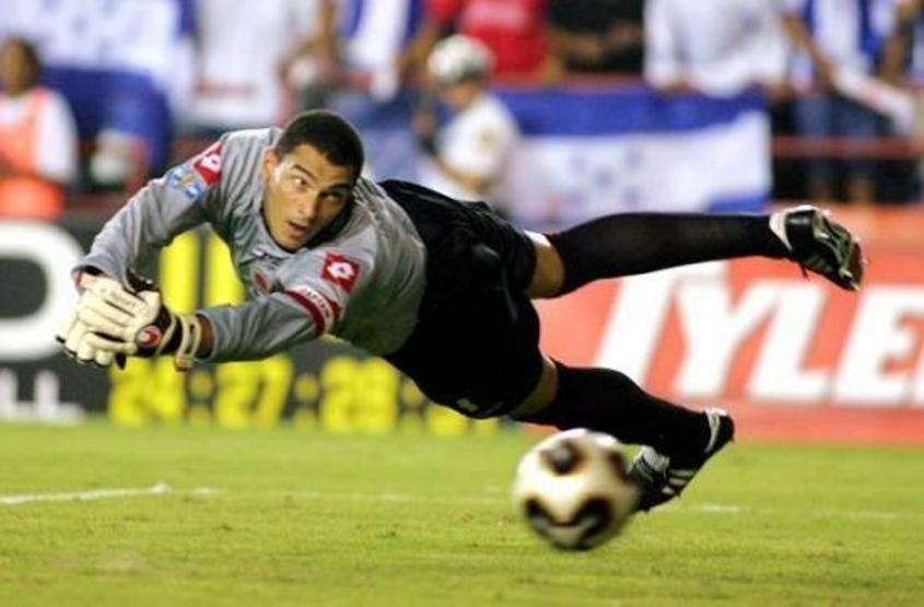 Galatasarayın eski kalecisi Mondragon silahlı soyguncularla karşılaştı