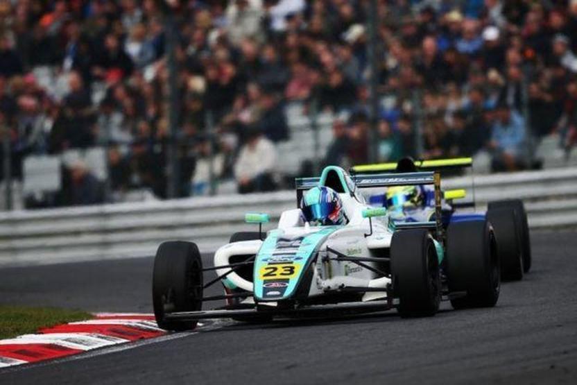Kazada yaralanan 17 yaşındaki Formula 4 pilotunun bacakları kesildi