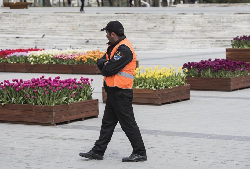 Taksim Meydanında laleler için yoğun güvenlik önlemi