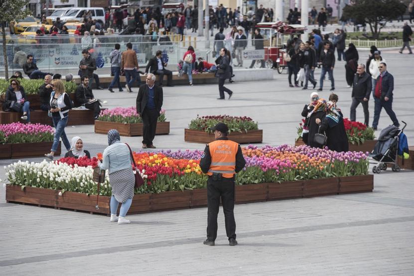 Taksim Meydanında laleler için yoğun güvenlik önlemi