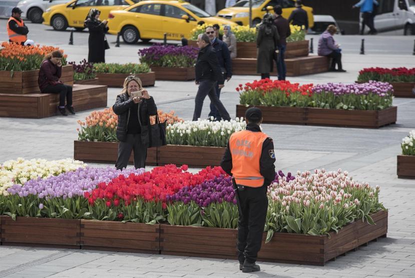 Taksim Meydanında laleler için yoğun güvenlik önlemi