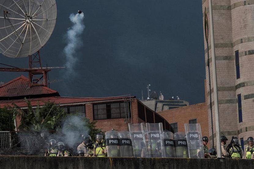 Venezuelada protestolarda ölenler için sessiz yürüyüş