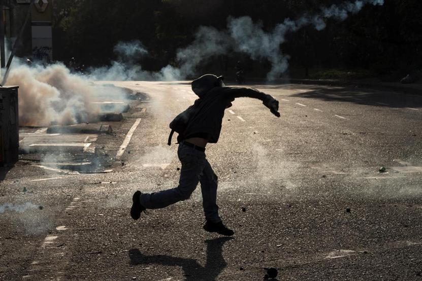 Venezuelada protestolarda ölenler için sessiz yürüyüş