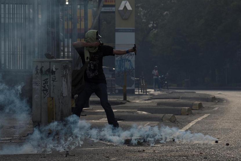 Venezuelada protestolarda ölenler için sessiz yürüyüş