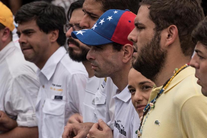 Venezuelada protestolarda ölenler için sessiz yürüyüş