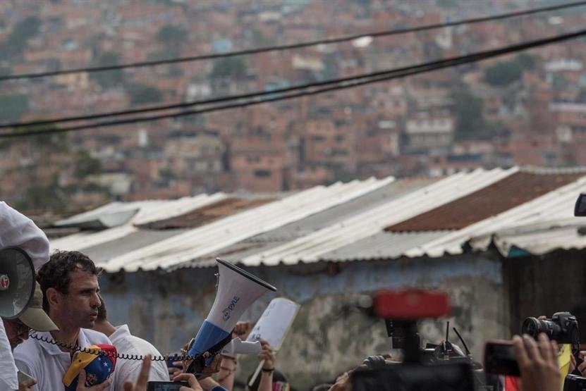Venezuelada protestolarda ölenler için sessiz yürüyüş