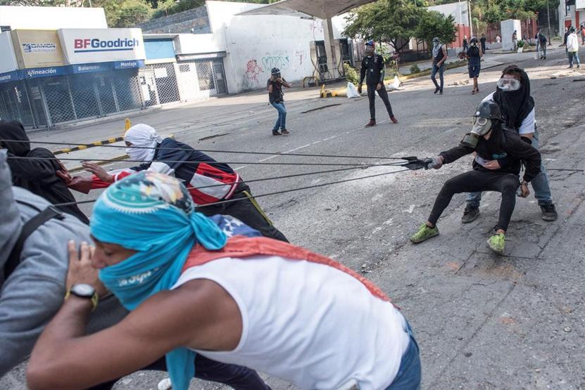 Venezuelada protestolarda ölenler için sessiz yürüyüş