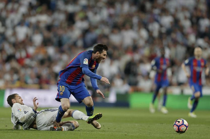 Messi Real Madrid taraftarlarına koştu