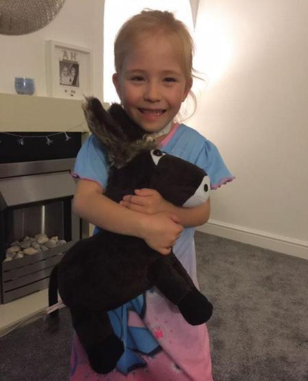 Küçük kız konuşmayı bu eşeğin yardımıyla başardı