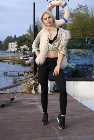 Aleyna Tilkiden bir ilk