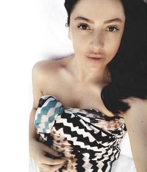 Hadisenin makyajsız fotoğrafına binlerce beğeni