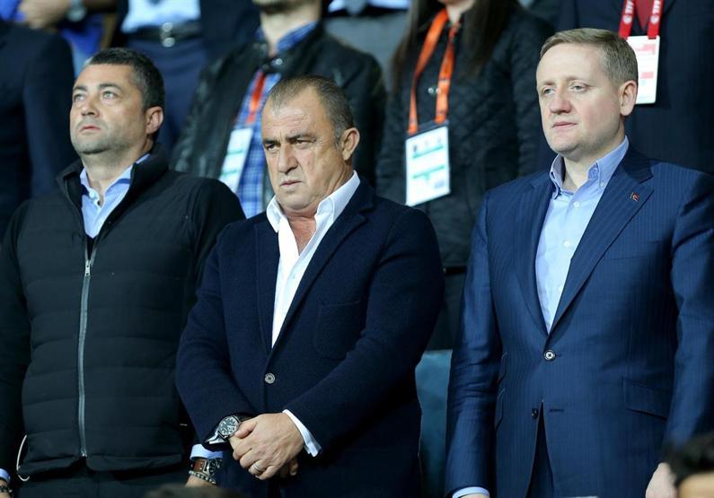 Başakşehir taraftarından Rıdvan Dilmene pankartlı cevap