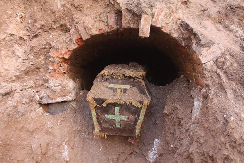 Ardahanda bulunan Rus generalin tabutuna büyük ilgi