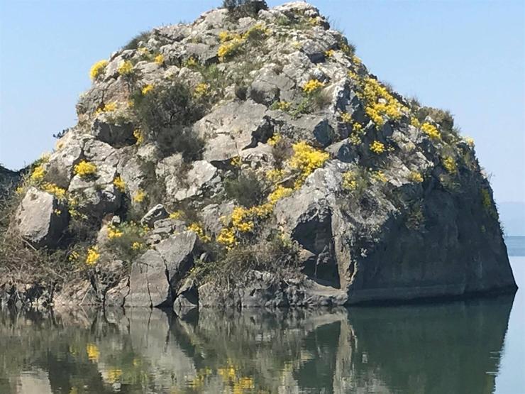 İznik Gölü’ne yansıyan kaya görüntüsü paylaşım rekoru kırıyor