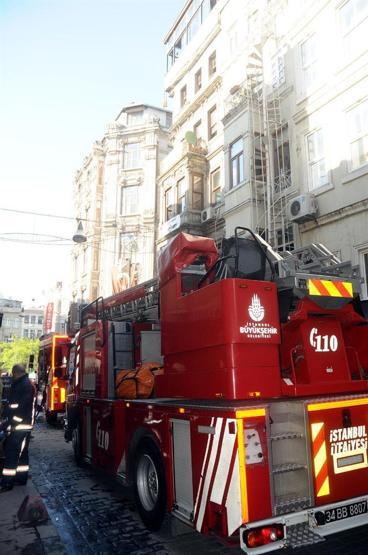 Beyoğlu’nda barda korkutan yangın