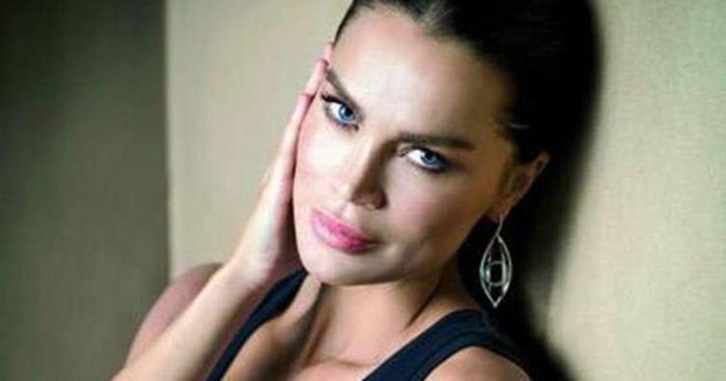 Çıplak fotoğraf sonrası Ebru Şallıdan ilk açıklama