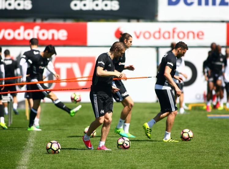 Beşiktaş Başakşehir maçı için kondisyon ve taktik çalıştı