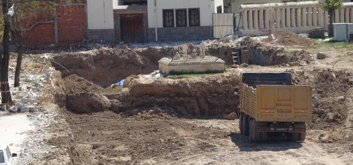 Mevlana Müzesi’nin bin yıllık gül bahçesinde, ek bina inşaatı durduruldu