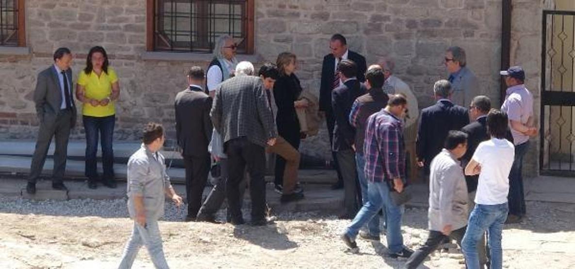 Mevlana Müzesi’nin bin yıllık gül bahçesinde, ek bina inşaatı durduruldu