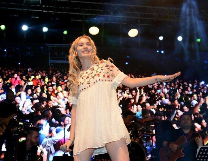 Aleyna Tilkiden bir ilk