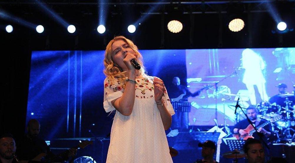 Aleyna Tilkiden bir ilk