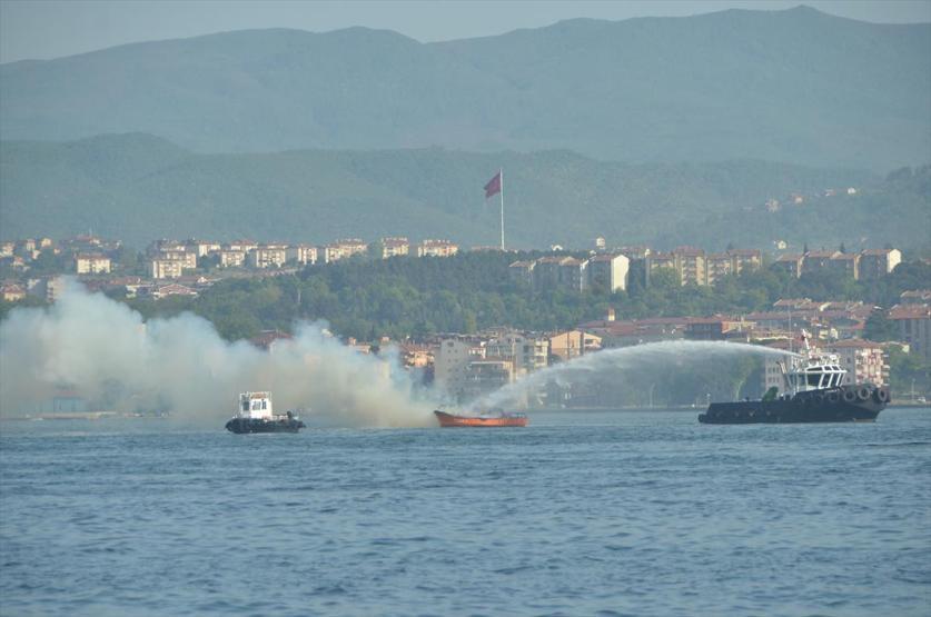 Son dakika: Kocaeli Körfezinde tanker yangını