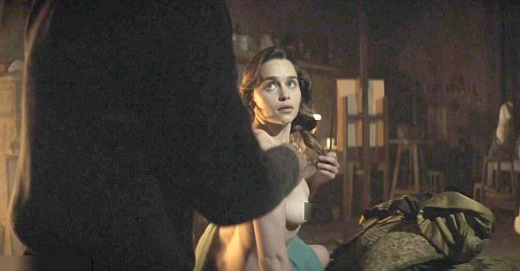 Emilia Clarke film için çırılçıplak soyundu