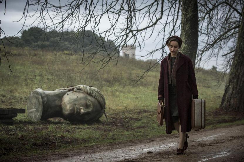 Emilia Clarke film için çırılçıplak soyundu