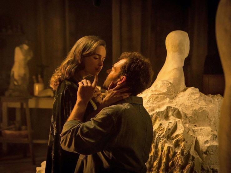 Emilia Clarke film için çırılçıplak soyundu